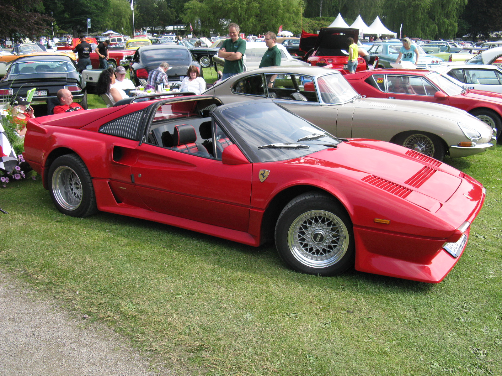 Ferrari 308 GTS med Koenig Specials skærmforøgere og styling