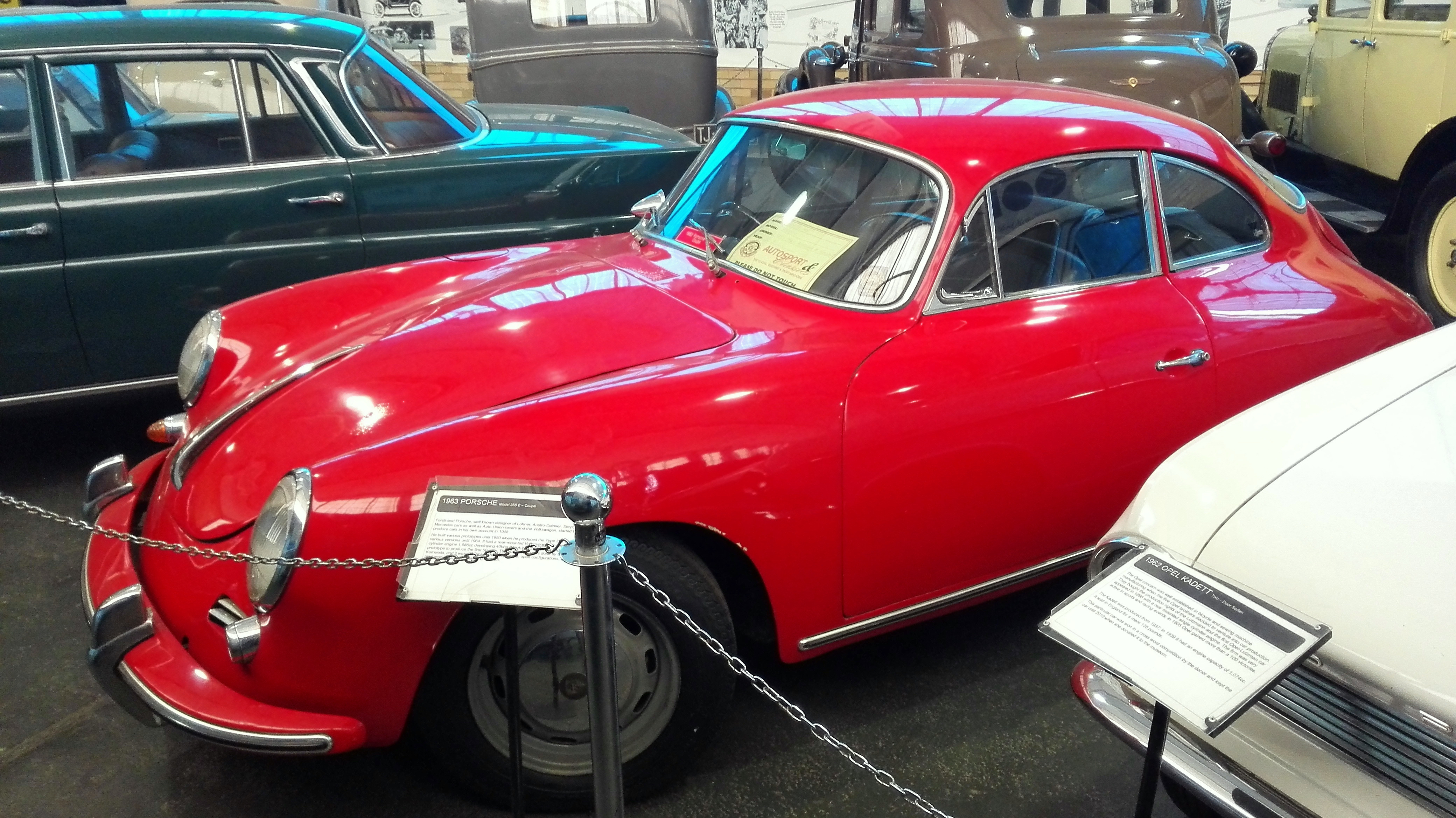 Rød Porsche 356 C Coupé på James Hall Transport Museum i Johannesburg