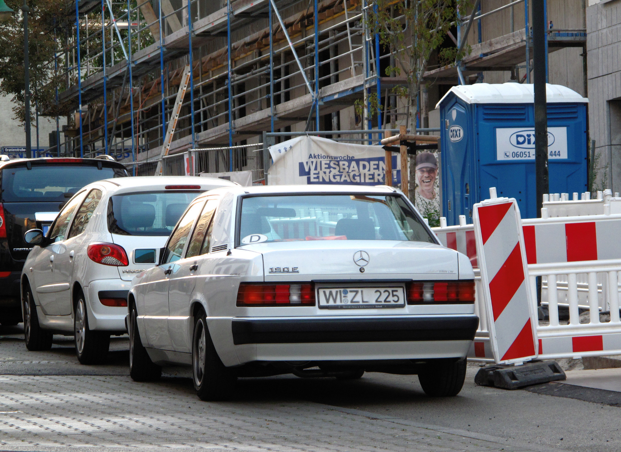 Mercedes-Benz 190 E W201 fotograferet skråt forfra i Tyskland