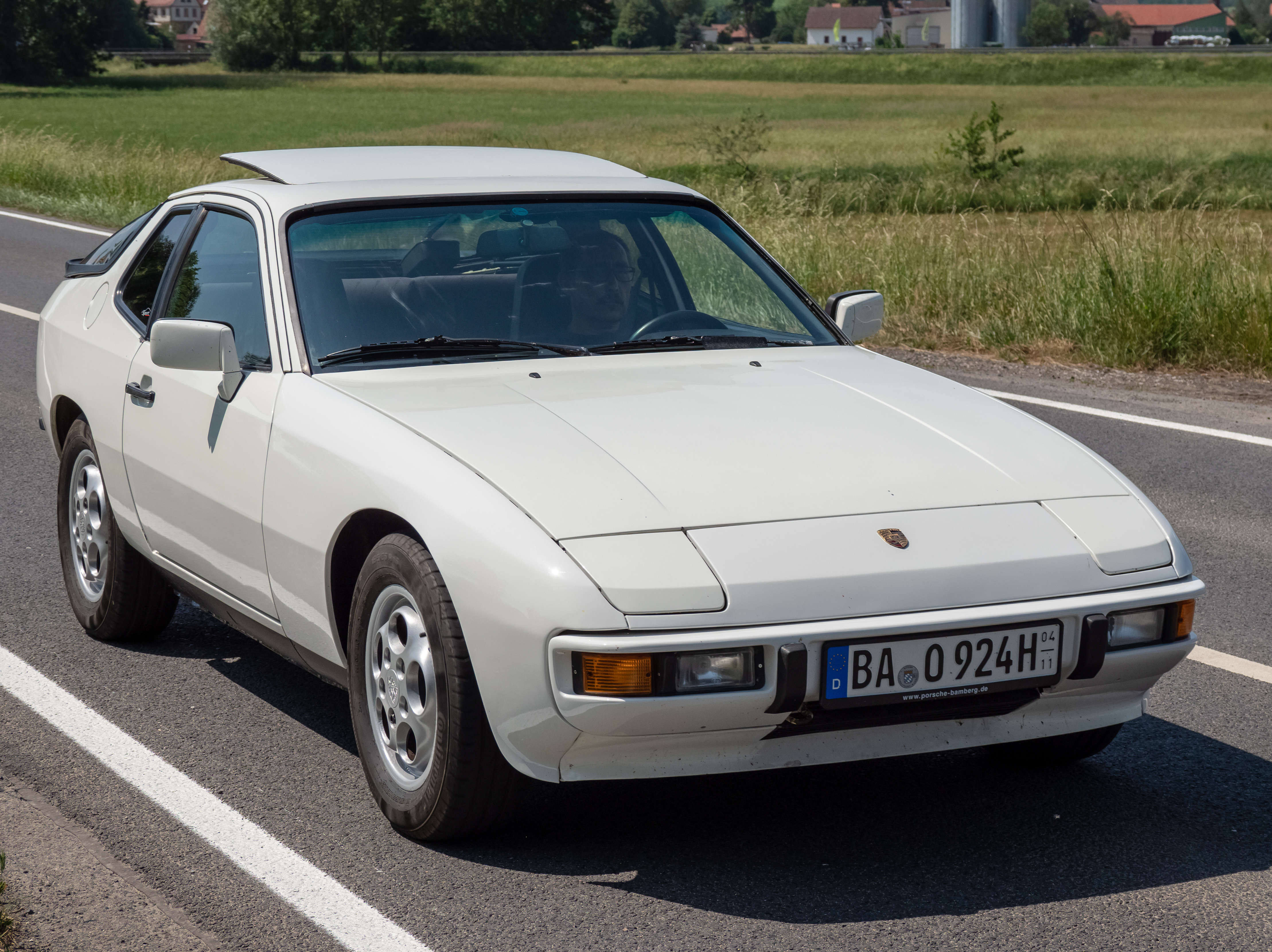 Porsche 924 ved klassisk biltræf i Ebern, Tyskland