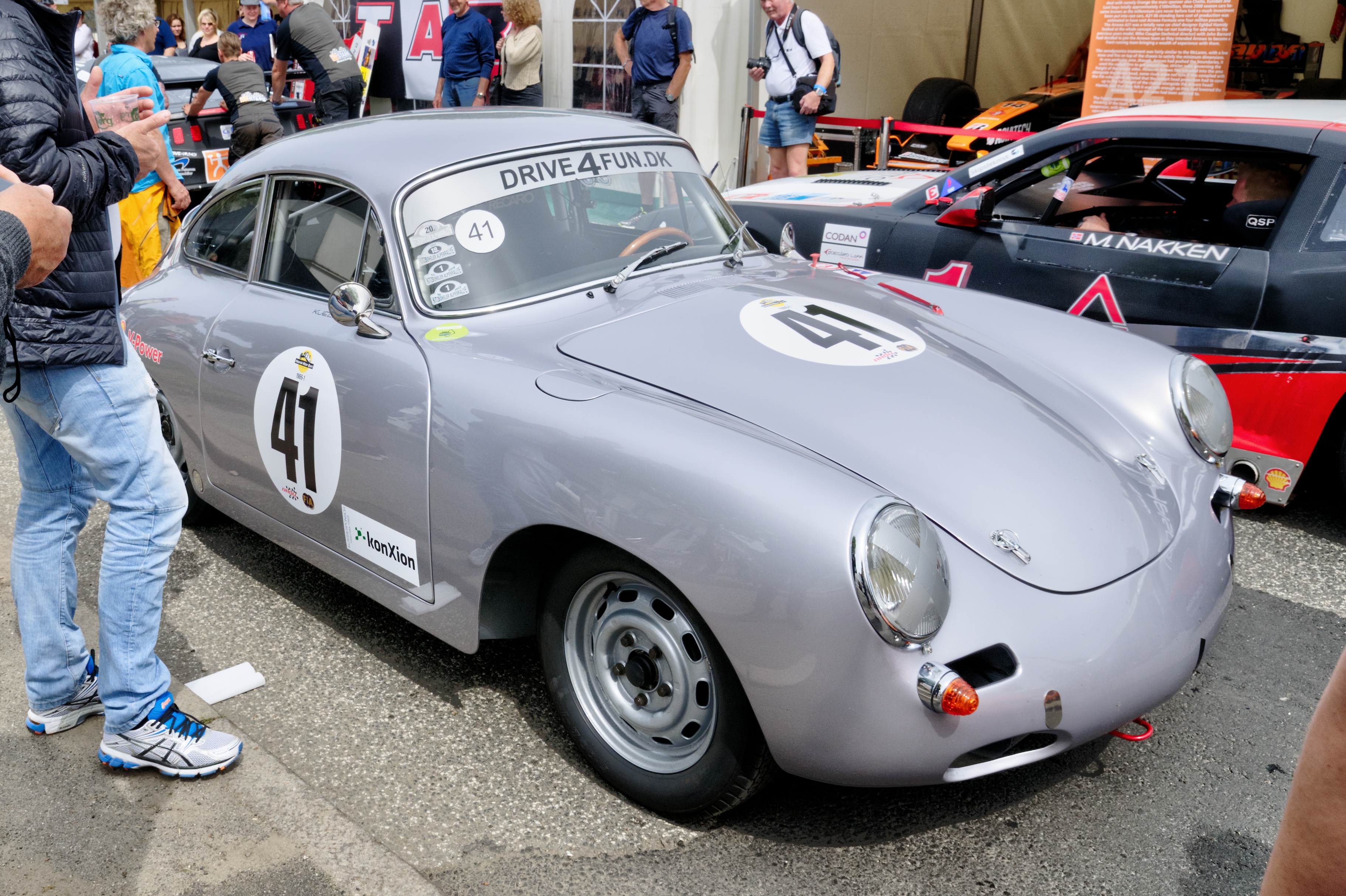 Porsche 356 med startnummer 41 i ryttergården ved Classic Race Aarhus 2014