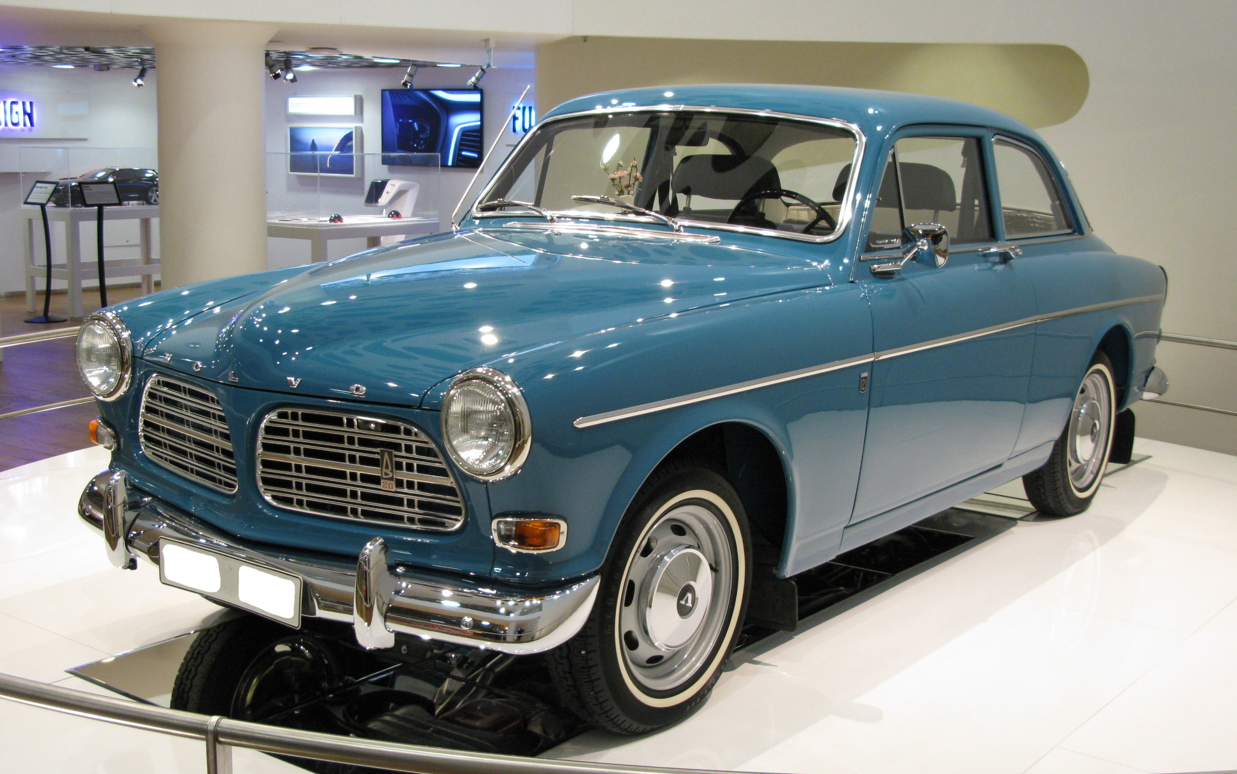 Mørkegrøn Volvo Amazon 121 fra 1969 med svensk nummerplade