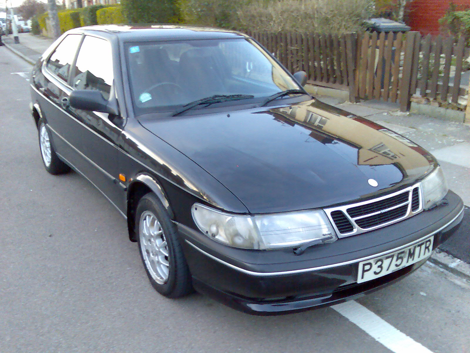 Saab 900 S fra 1996, anden generation, set skråt forfra