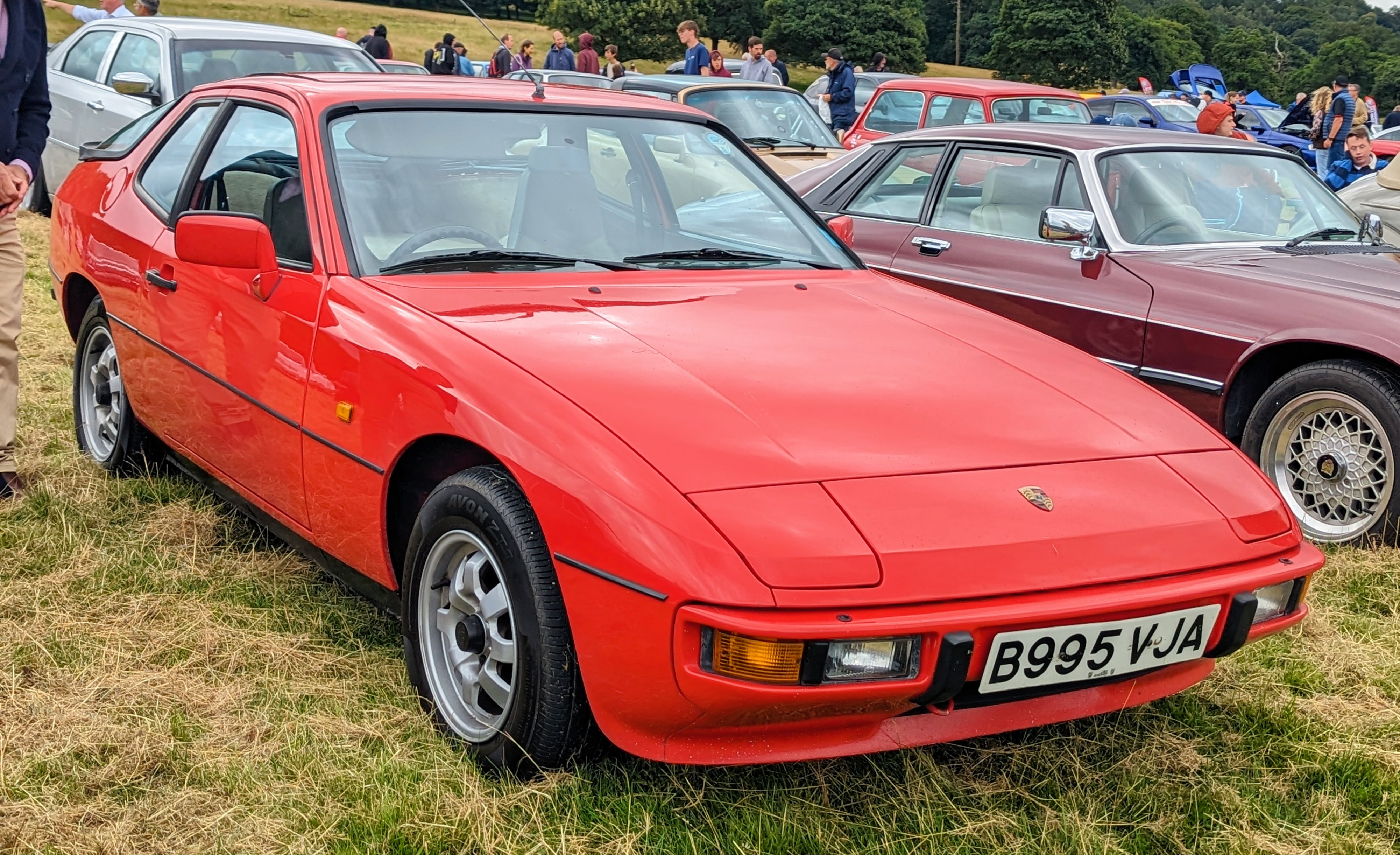 Porsche 924 fra 1984 fotograferet ved biltræf